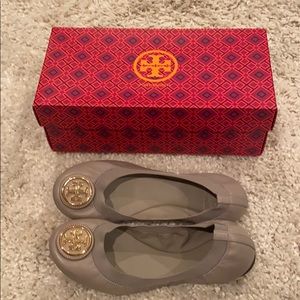 Tory Burch Caroline ballet flat dust storm NEW